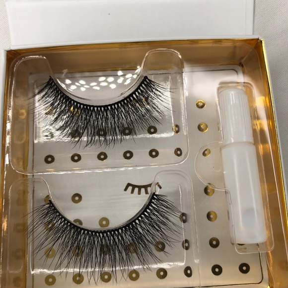 False Eyelashes - Picture 3 of 3